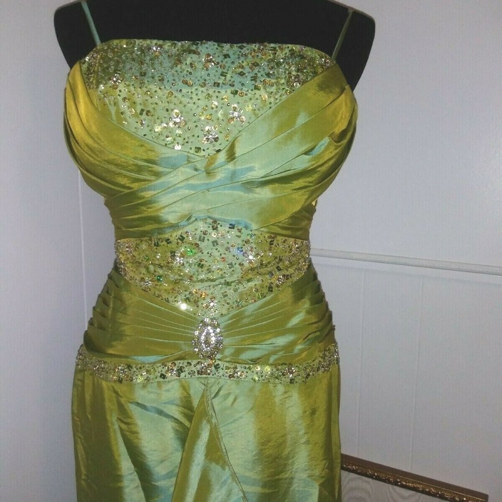 Tiffany Designs Christmas dress Embellished - Picture 4 of 12